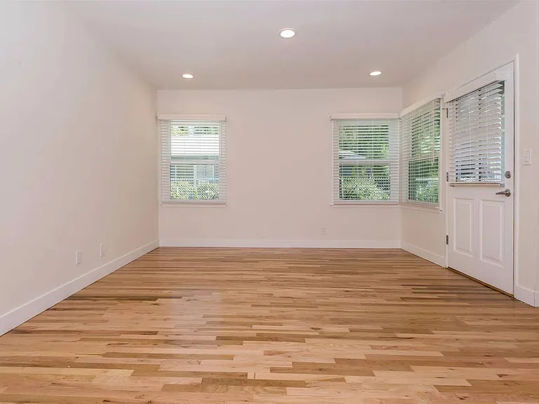 4752 Topanga Canyon Blvd — Photo 10