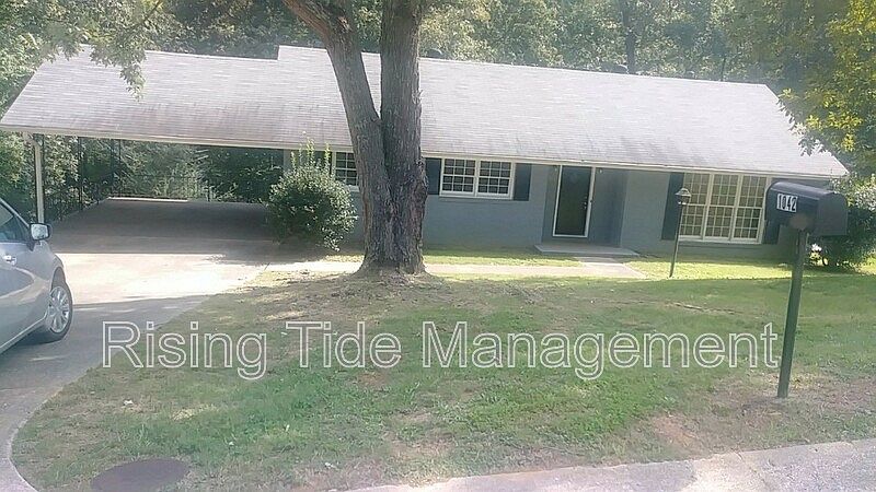 1st image of 1042 Mesa Dr