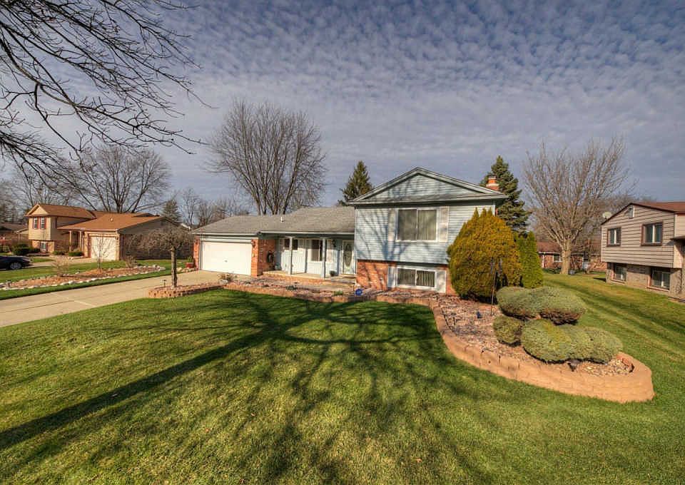 1st image of 37720 Hillcrest Dr
