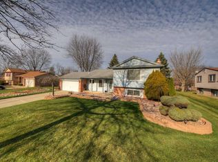 37720 Hillcrest Dr, Wayne, MI