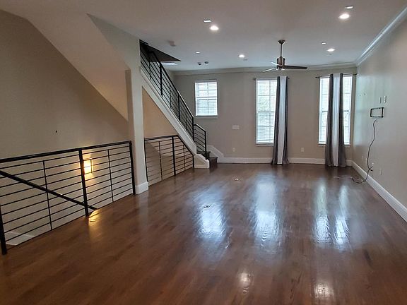 5th image of 3200 Ross Ave APT 11