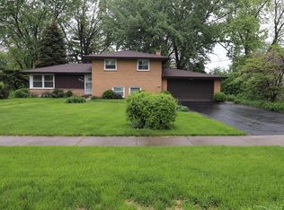 952 E Glencoe St, Palatine, IL 60074