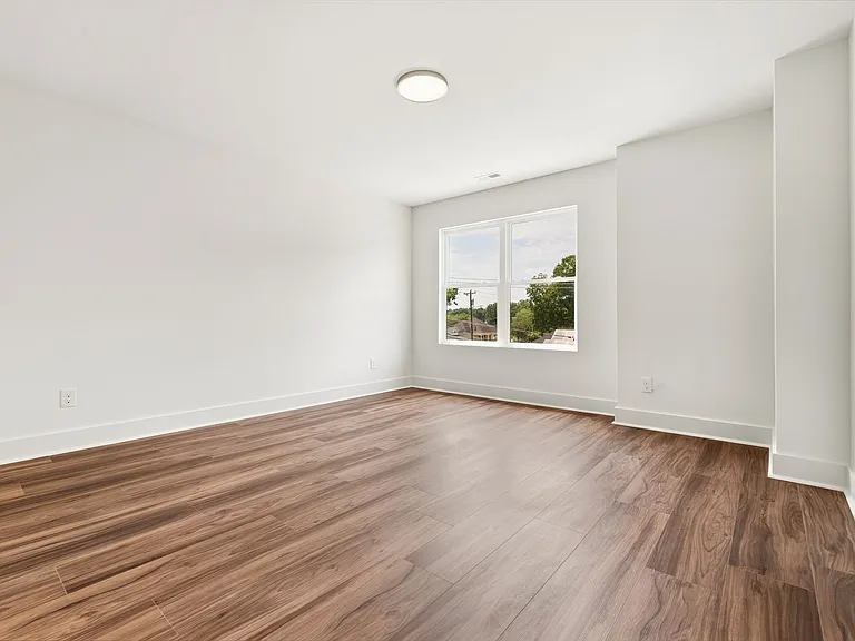 711 Gerard St #B — Photo 17