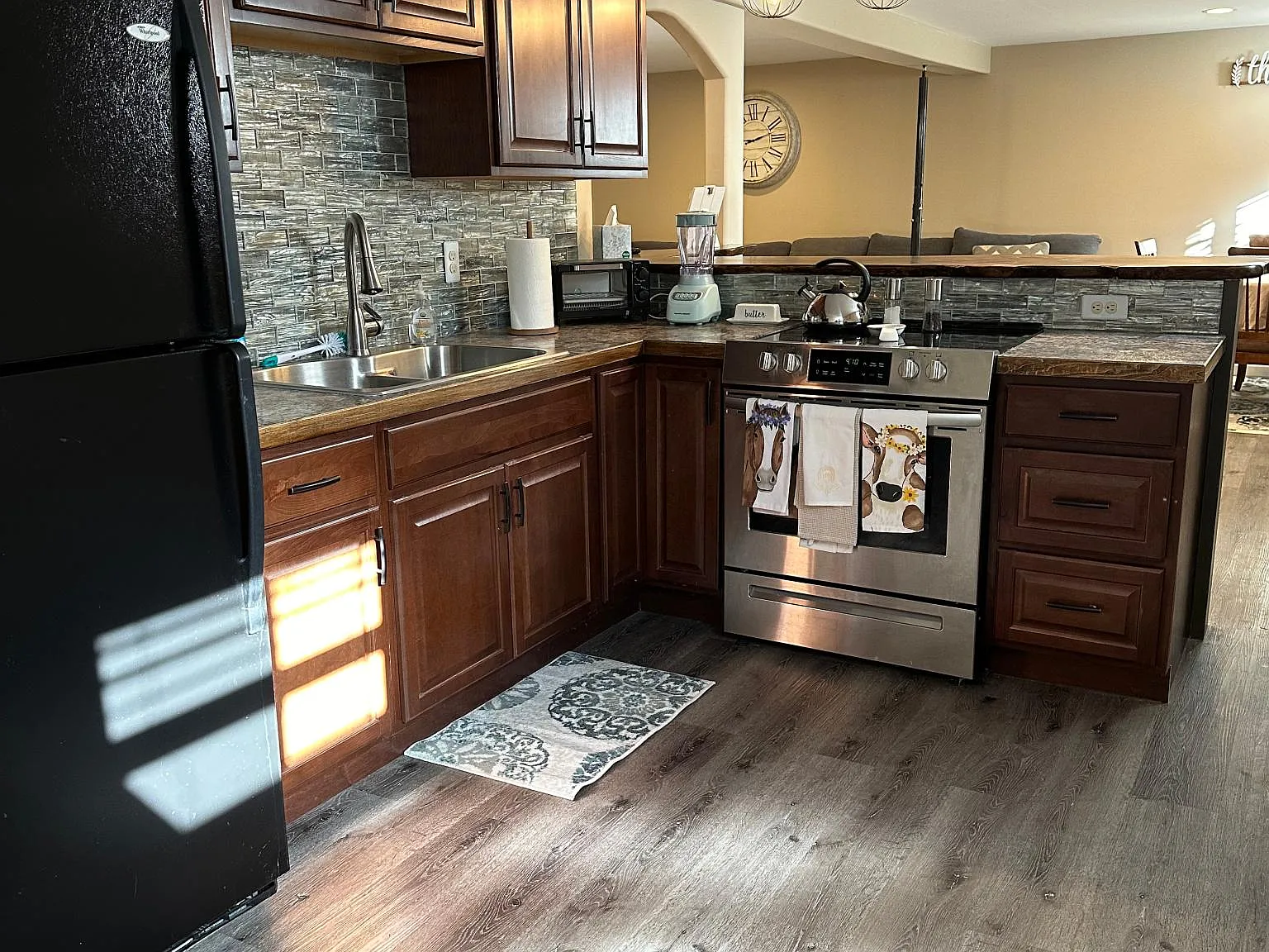 2 bed, 1.5 bath, 1300 sqft, $1,600 — Photo 4