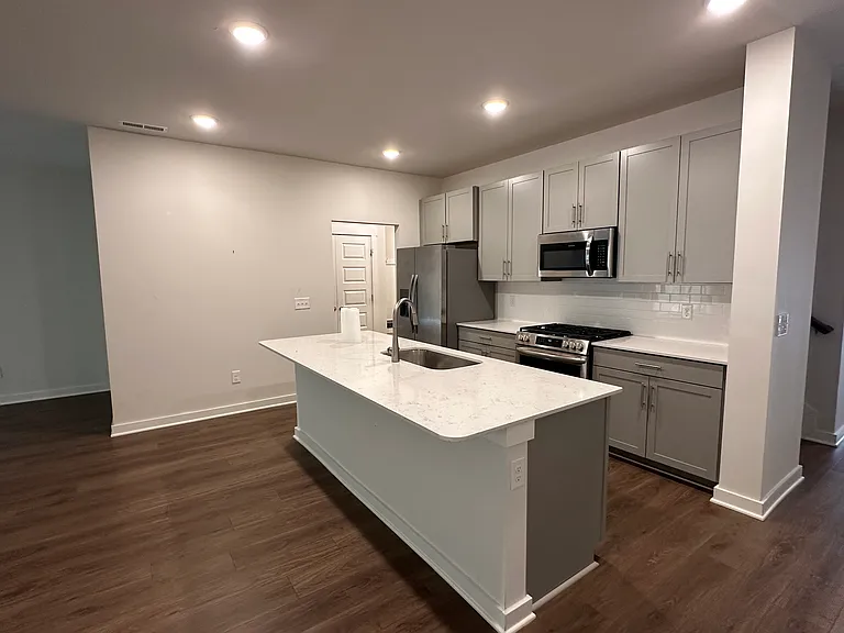 483 Gingerwood Ln — Photo 3