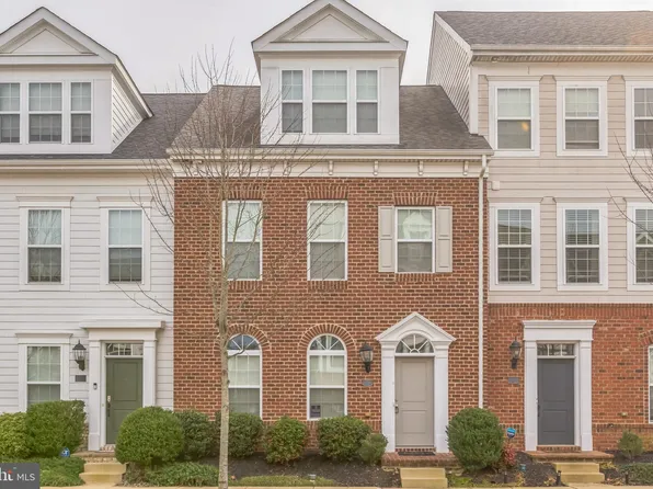 9 Mustang Dr, La Plata, MD 20646