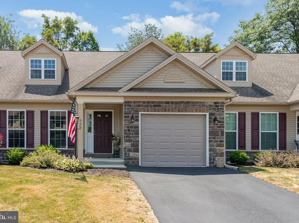 229 Aldenwood Dr, Carlisle, PA 17015