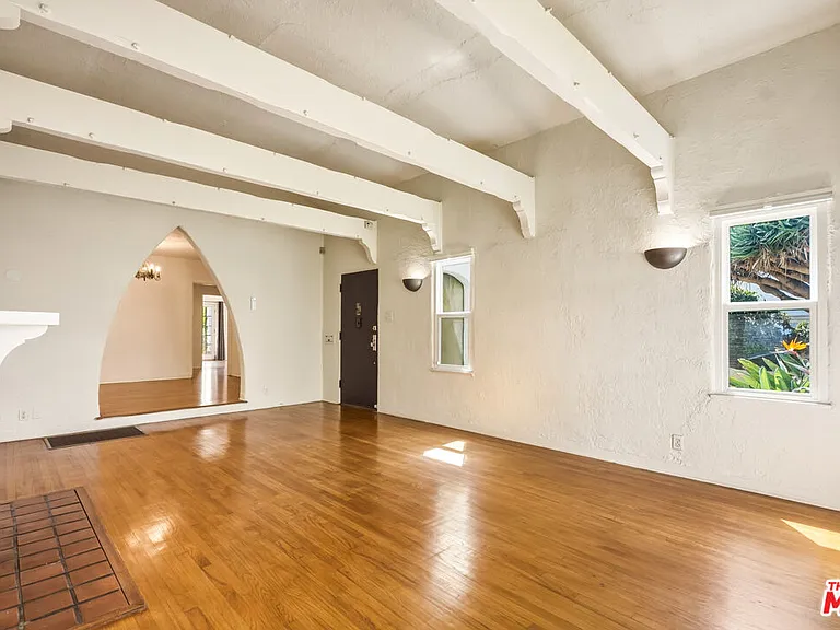 2613 Cloverfield Blvd — Photo 5