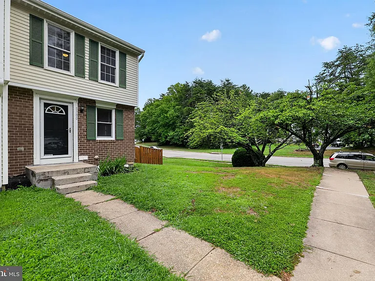 8700 Calvert Cliff Ct — Photo 2