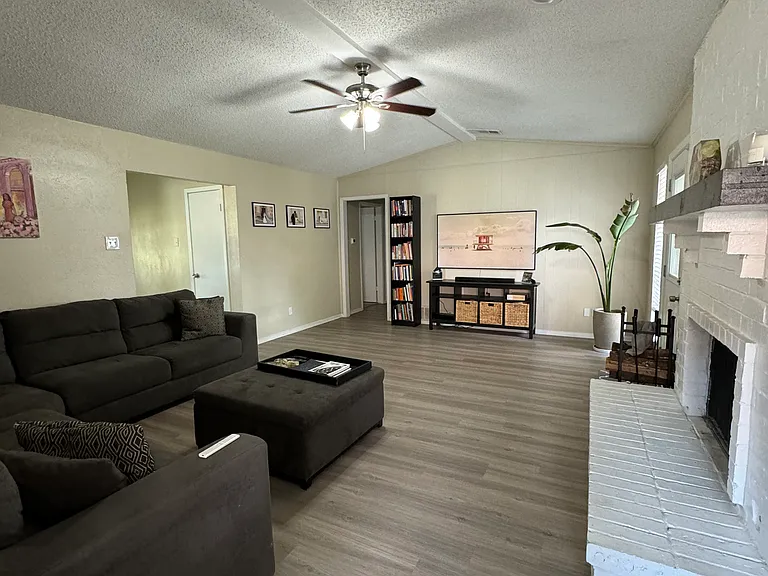 1317 Westpark Dr — Photo 4
