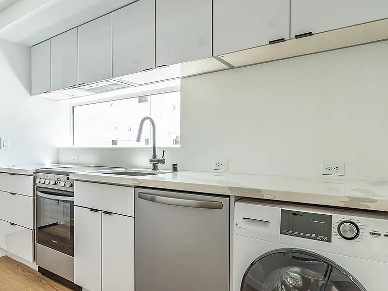 Beautiful Brand New Boutique Apartment Community — Photo 35
