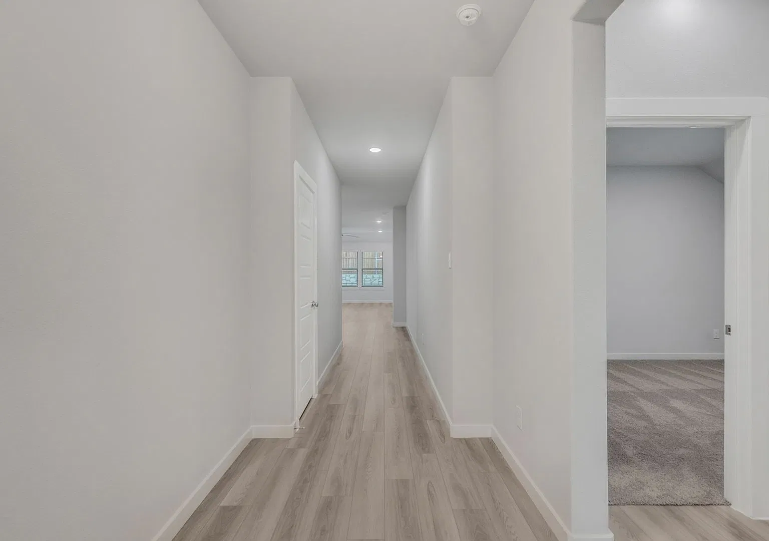 Beautiful 3-Bedroom Modern Home in Whitewing Trails Appliances Included — Photo 3