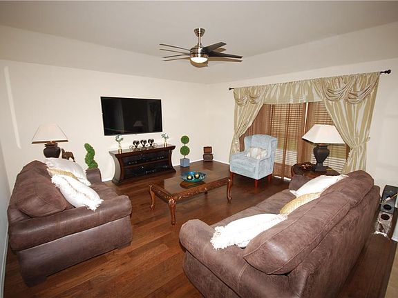 3rd image of 122 Meadow Crest Dr