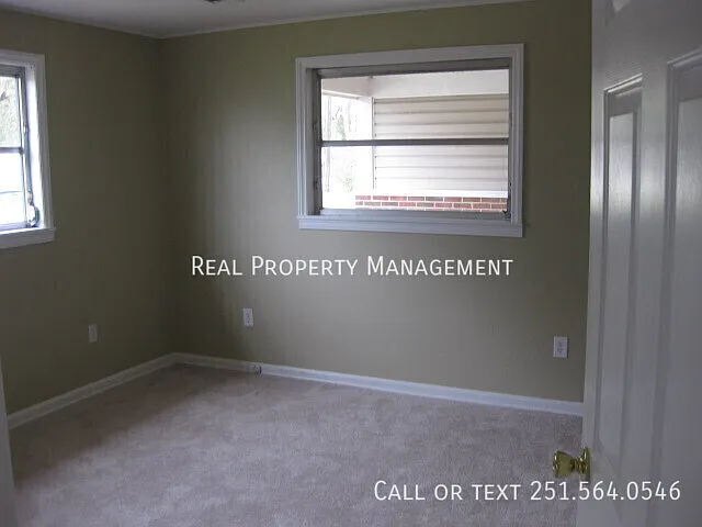 100 Oak St — Photo 7