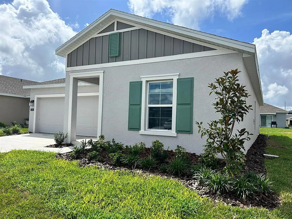 3 bed, 2.0 bath, 1605 sqft, $2,200 — Photo 2