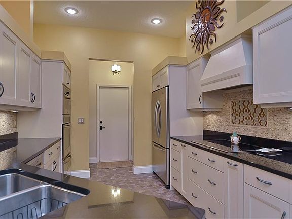 4th image of 9807 Woodbay Dr