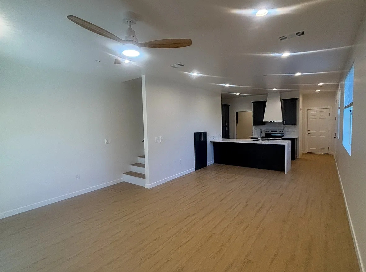 3 bed, 2.5 bath, 1460 sqft, $2,700 — Photo 4