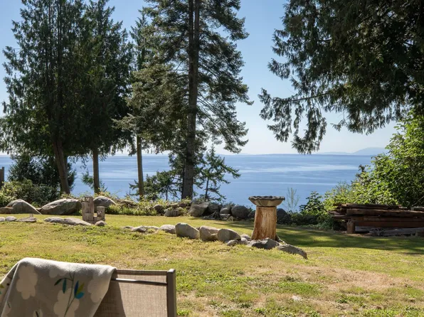 7835 Redrooffs Rd, Sunshine Coast, BC V7Z 1B2