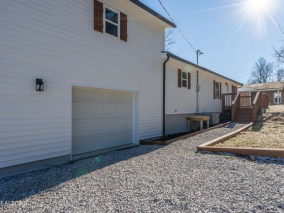 4th image of 111 Hillwood Dr