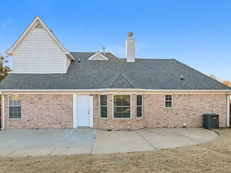 7140 Hunters Forest Dr — Photo 17