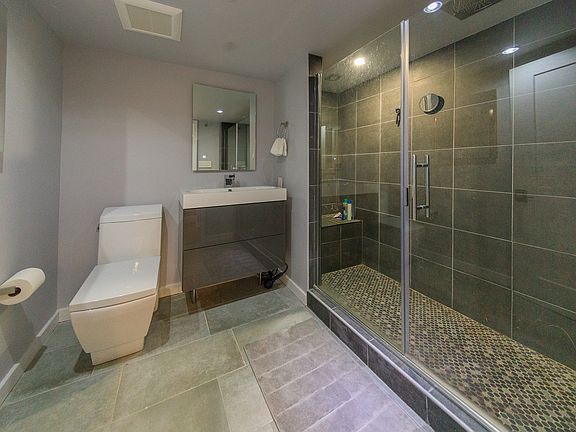 5th image of 1001 N Randolph St APT 306