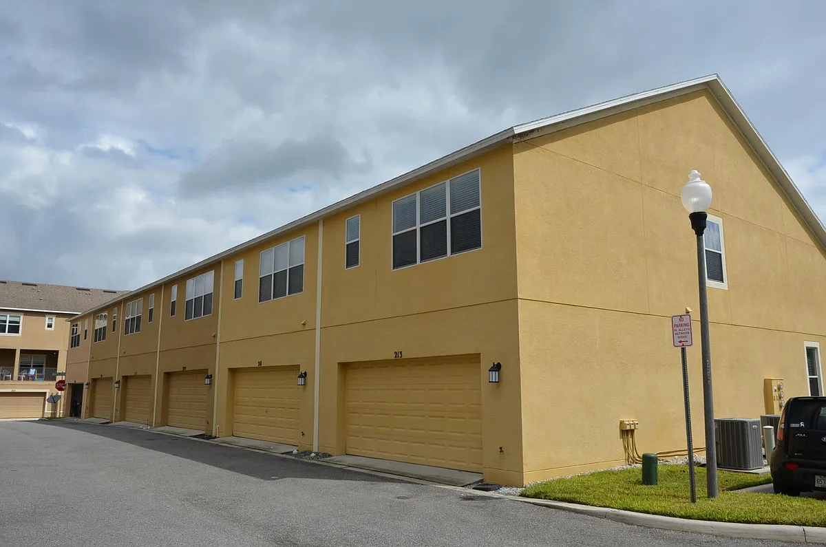 Building Photo - 213 Silverglen Ln