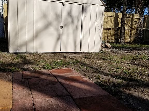 4th image of 1589 Carmen Ave