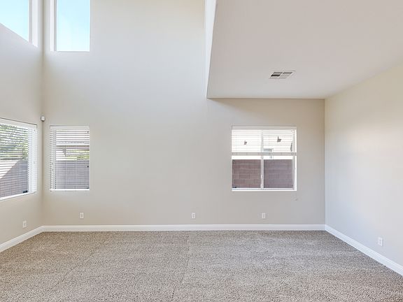 5th image of 11456 Diveley Ave