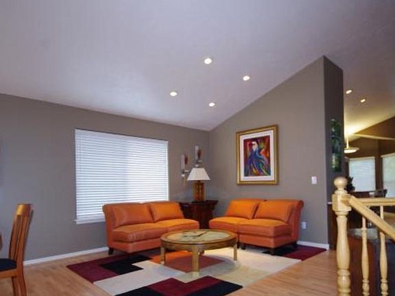 4th image of 1379 E Solitaire Dr