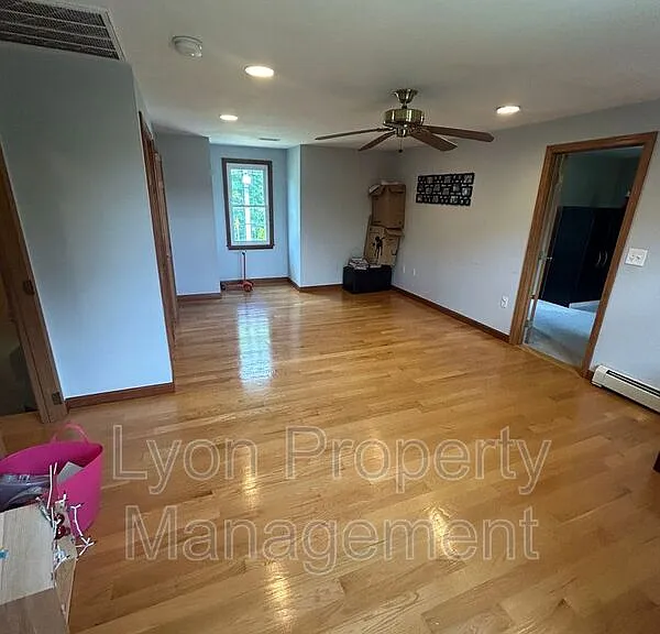 212 Tiffany St — Photo 20