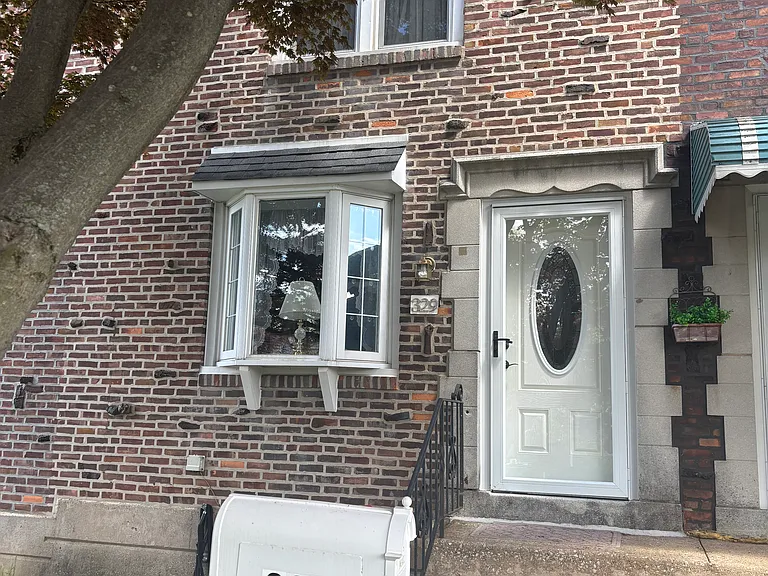 329 N Oak Ave — Photo 1