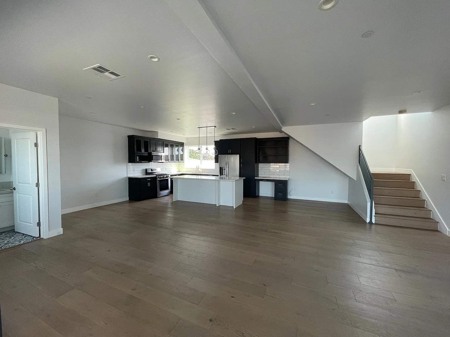 4 bed, 1770 sqft, $4,250 — Photo 4