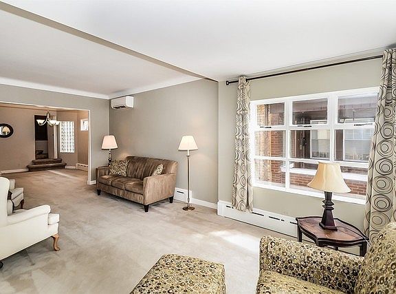 3rd image of 5328 W Belle Plaine Ave