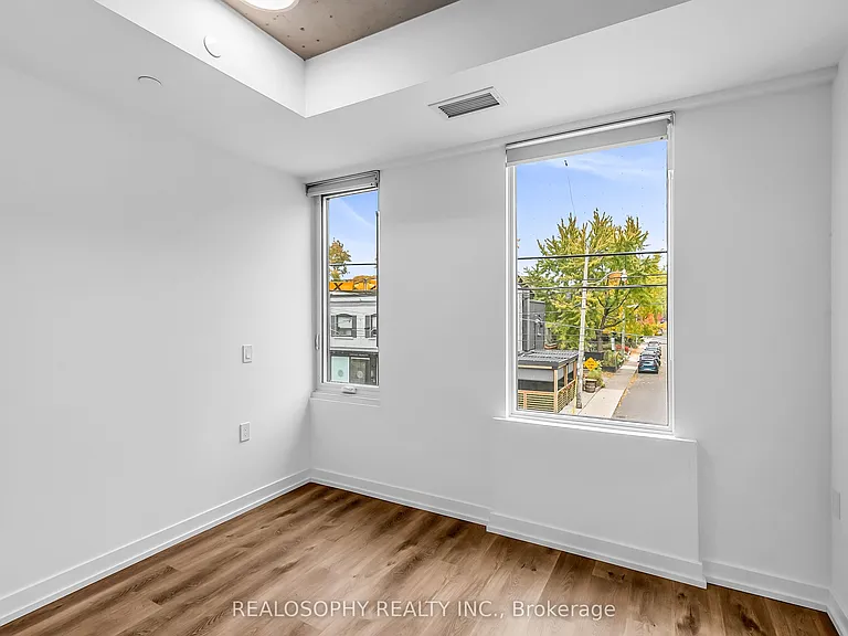 115 Larchmount Ave #404 — Photo 6