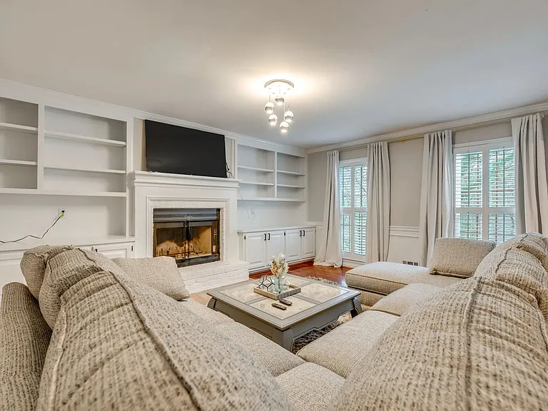 2093 Breconridge Dr SW — Photo 2