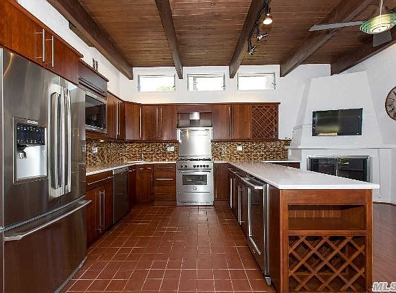 3rd image of 618 Locust Ln