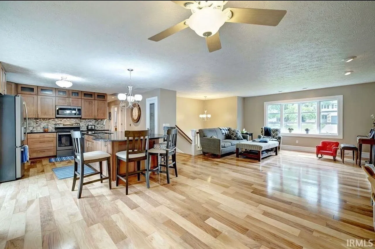 5 bed, 3512 sqft, $3,400 — Photo 3