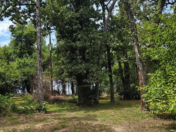120 Tarpon Dr, Mabank, TX 75156