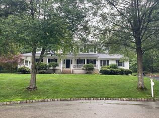 17 Trade Winds Dr, Randolph, NJ 07869