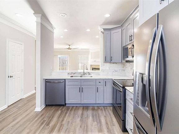 5th image of 406 Patina Pl SE