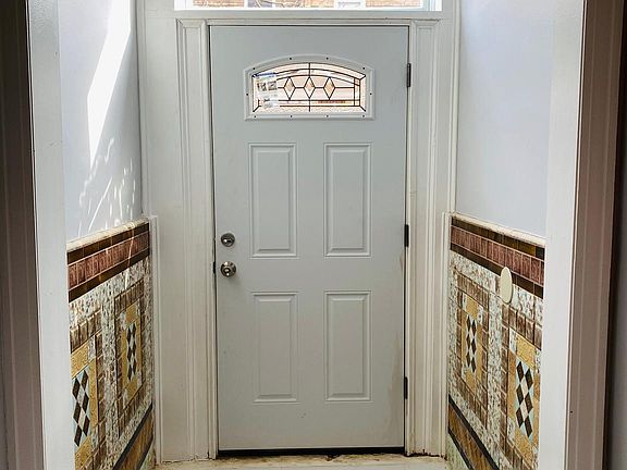 3rd image of 1810 S 17th St Floor 1