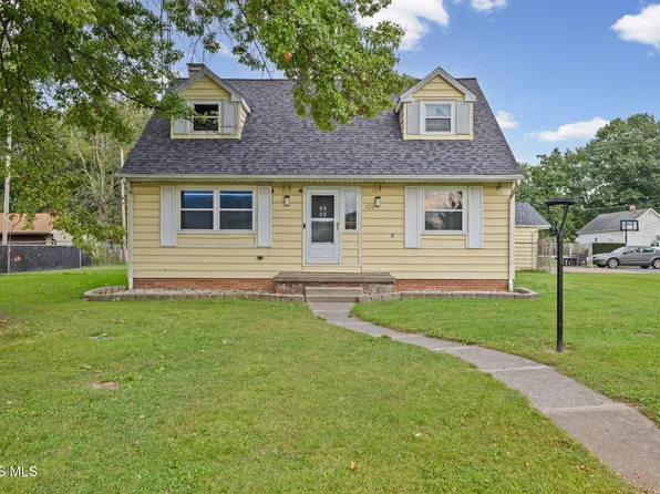 108 N Edward St, Oregon, OH 43616