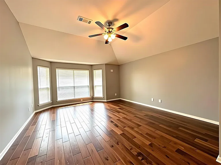 1423 Greenway Village Dr — Photo 16