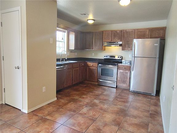 2nd image of 1262 N Iron Horse Dr