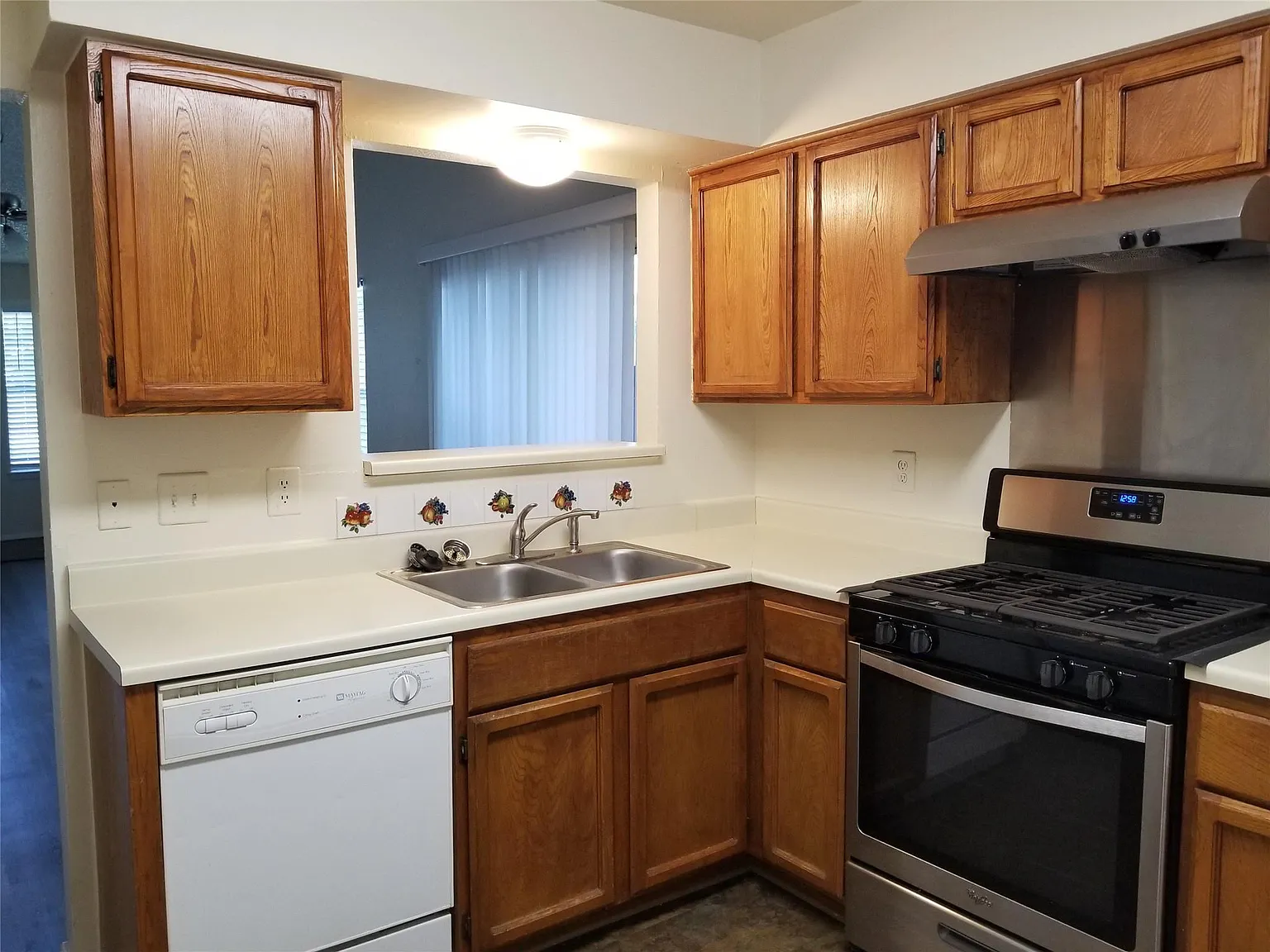 2 bed, 1.0 bath, 1732 sqft, $1,595 — Photo 4