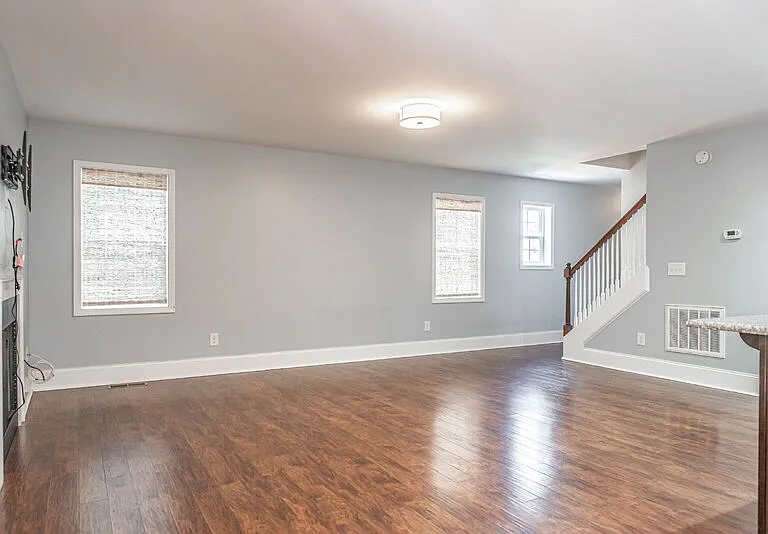 555 N Saylor St — Photo 12