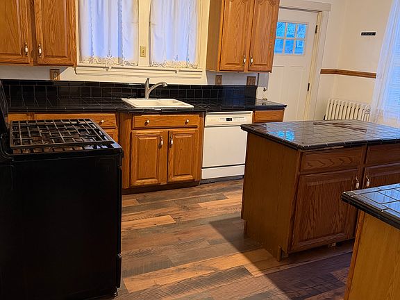4th image of 921 Bucknell Ave