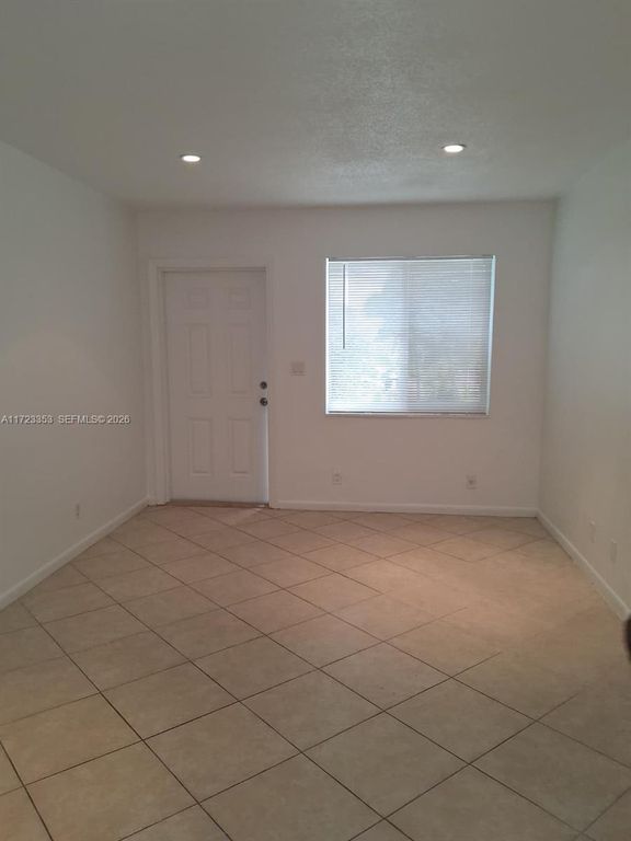 1231 NE 23rd Ave, photo 5