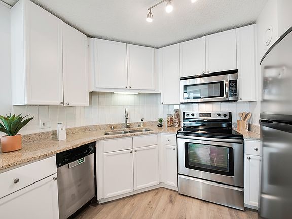 5th image of 195 N Harbor Dr APT 4407