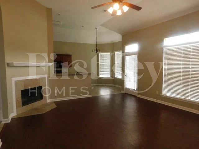 4655 Tulip Creek Dr — Photo 4